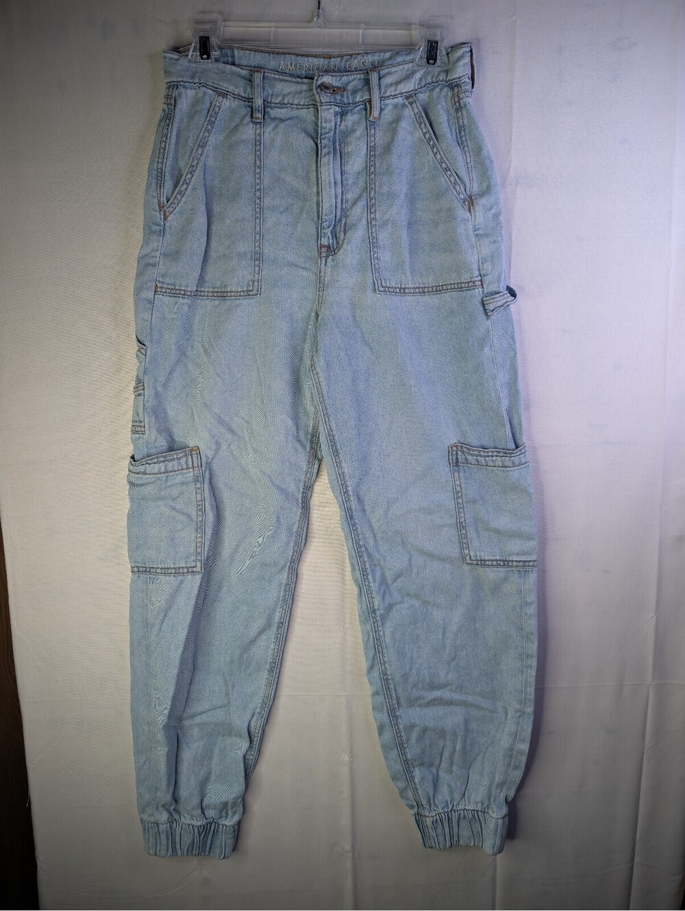 American Eagle Light Wash Denim Cargo Jogger Pants Size 6 Regular